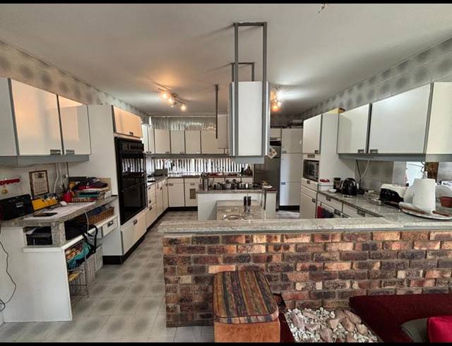 4 BEDROOM HOUSE FOR SALE IN RESERVOIR HILLS